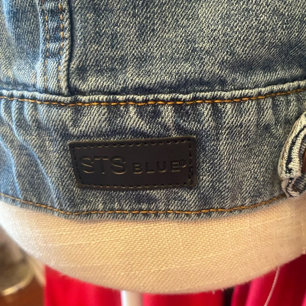 ❌sold❌ STS BLUE DISTRESSED JEAN JACKET SMALL - Picture 6 of 9